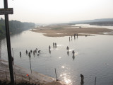 devotees bathingin the river-TnAvai.jpg