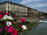 Flowers atop the Ponte Vittorio Emanuele I