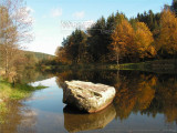 Herbstimmung am Auslaufsee eines Pumpspeicherkraftwerks