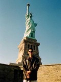 Frente a la Estatua de la Libertad