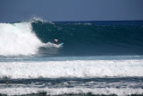 Surf sur la plus fameuse vague de la Runion la gauche de Saint-Leu