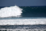 Surf sur la plus fameuse vague de la Runion la gauche de Saint-Leu