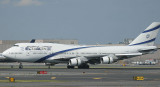 El Al 747-400 slows down on JFK RWY 31R