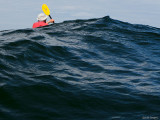 Kerstin bakom en våg