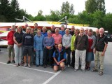 Båda lagen samlade med ledarna Anja, Anita ,Kjell och Peter