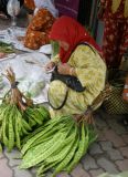 Veg for sale, platform 1, Gua Musang