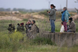 Birdwatching group - Grupo pajareando - Un grup observant ocells