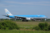 KLM Airbus A330-200  PH-AOC