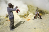 Cutting the sulphur rocks