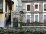 Detalle edificios en la orilla