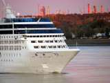 le Royal Princess remontant le fleuve