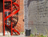 escalier de secours rouge