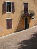 la rue en pente.