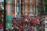crowds outside Cardiff Arms Park