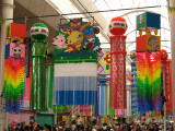 Cartoonish streamers in the Hon-machi arcade
