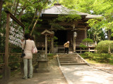 Tying omikuji at Mine-yakushi-dō