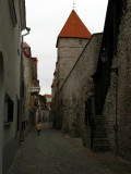 Walking along the walls on Laboratooriumi