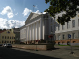 Clear autumn sky over Tartu University