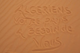 Un message au Algeriens qui aiment leurs pays.