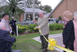 08902 - ONeal cutting the ribbon