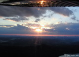 P9240026 Coucher de soleil  la fin d une orage et reflet sous  l aile de l hydravion copy 2.jpg