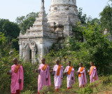 Nuns, Near Mandalay (Mar 07)