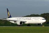 SINGAPORE AIRLINES BOEING 777 300 SIN RF IMG_7844 .jpg