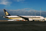 SINGAPORE AIRLINES BOEING 777 200 JNB RF 1872 1.jpg