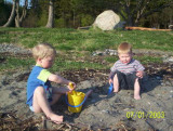 joshua og lukas at the beach