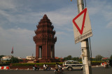 Independence Monument is in the form of a lotus-shaped stupa, of the style seen at the great Khmer temple at Angkor Wat