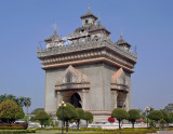Patuxay or Victory Gate, front corner