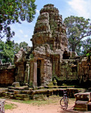 Back of south entry tower (gopura), enclosure wall
