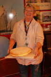 Noëlle Duck présente la superbe tarte tropèzienne que nous avons dégustée !