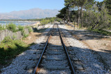 La voie ferre  une seule voie qui longe la baie de Calvi vers lIle Rousse