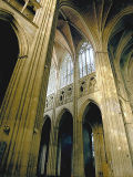 18 Central Crossing and Nave 84000333.jpg