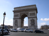 A circular street goes around the Arc.