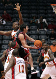 Hinrich drives to the basket