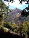 La petite glise de Castet et 900 m plus haut, le Rey