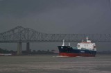 NO9627 Ship, bridge and storm on the Mississippi