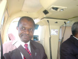 Ministre Hilaire Sebastien dans lhlicoptre vers Port-au-Prince