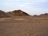054 Hurtling across the Sahara in Toyota 4x4s, driven by Tauregs.JPG