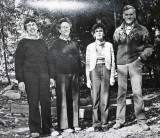  Courtney Family ( Ray Courtney On Right)