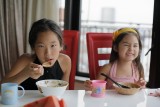 20070730 -- 074654 Canon 5D + 50 / 1.2L @ f / 2.8, 1/80, ISO 200