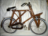 Vélo en bois - restauré par Gilbert Fautrier.