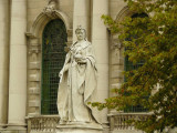 Q: statue of Queen Victoria in Belfast