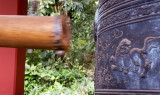 <B>A Gong about to Happen<BR><FONT SIZE=2>Oahu, Hawaii, December 2006</FONT>