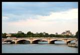 Puente de la Concordia con el Louvre al fondo