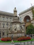 Statue of Milans most famous son, Leonardo da Vinci