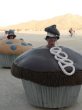 These motorized cupcakes charmed me!