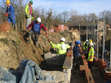 Loading out bricks using a chain gang